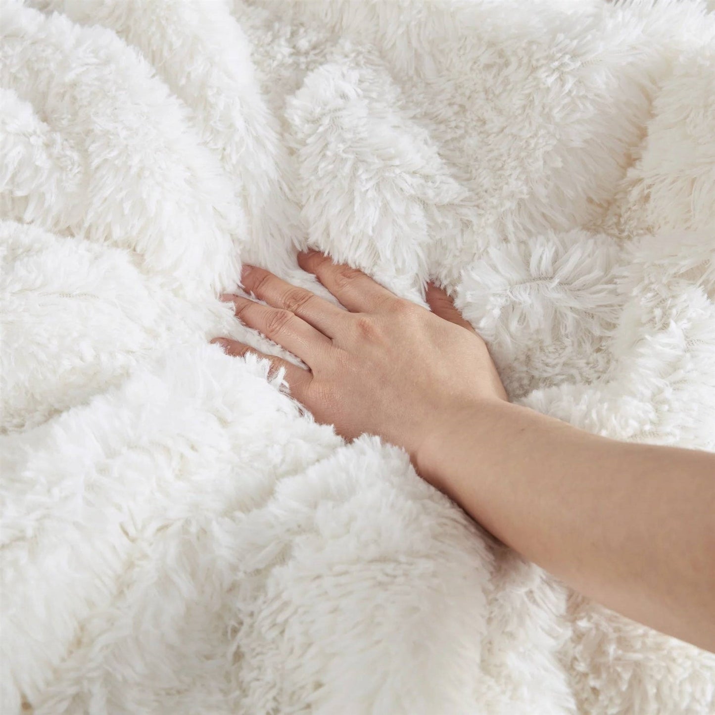 Full/Queen size Reversible Soft Sherpa Faux Fur 3-Piece Comforter Set in Ivory, microfiber
